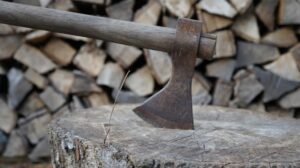 Chainsaw vs axe - When to use them