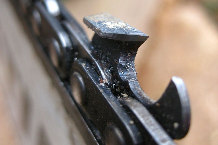 How to Tell When a Chainsaw Chain is Worn Out 